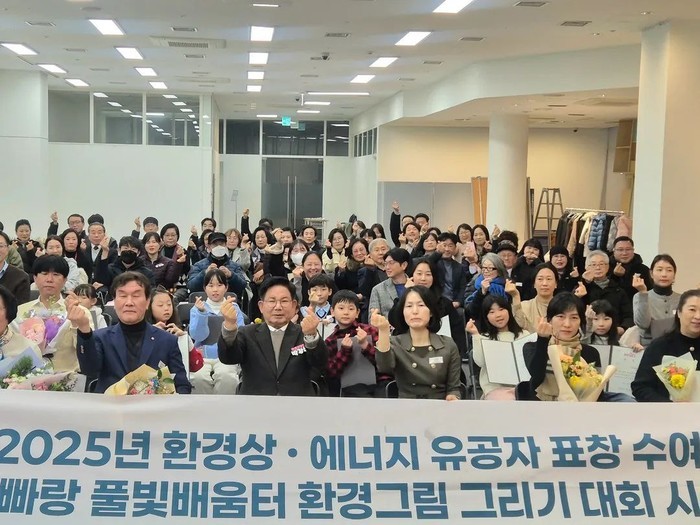 박강수 마포구청장! 수상자들과 활짝 웃다