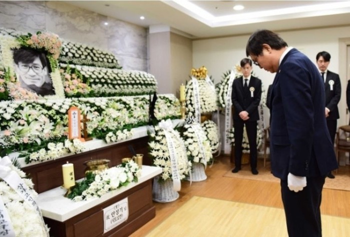 ‘국민 배우’ 안성기 별세… 한국 영...