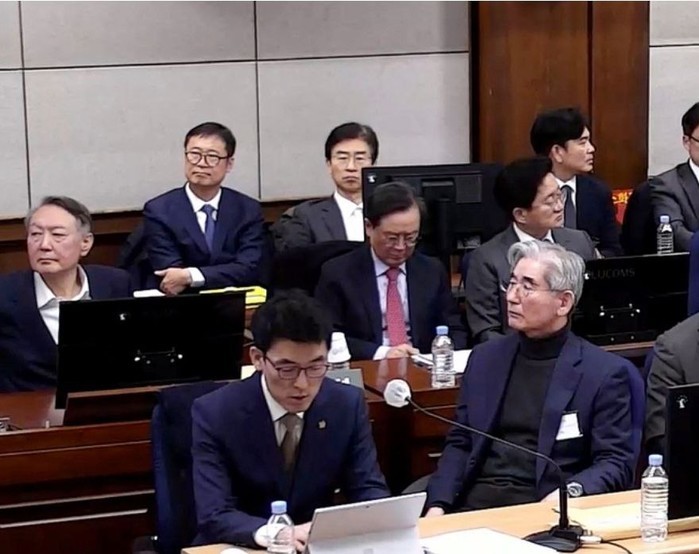 윤 전 대통령 ‘내란 혐의’ 결심 연기… 재판부 “새벽 변론은 무리”