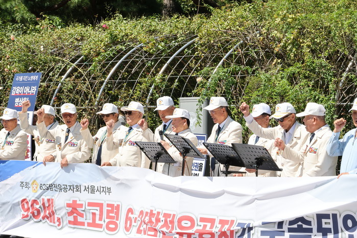“96세 노병에게 인도적 배려를”… ...