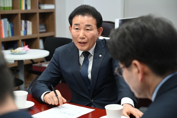 박용갑 의원, 김태병 국토부 철도국장...