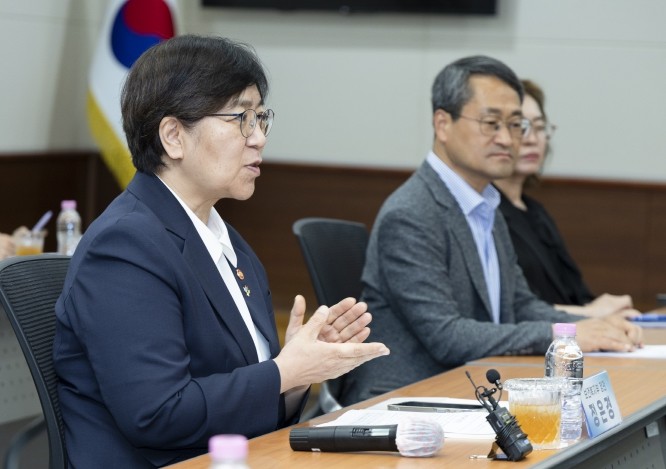 보건복지부 장관, 경상국립대학교서 지...