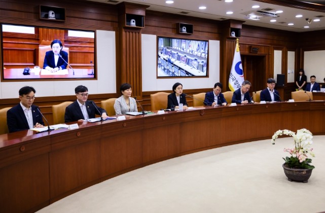 한성숙 국무총리, 제15차 비상경제점...