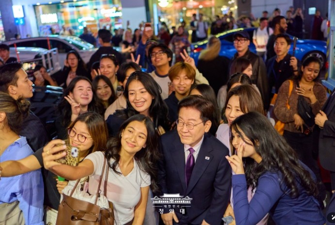 이재명 대통령 부부, 뉴욕 코리아타운...