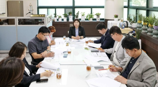 안산시의회 기획행정委, 市 집행부와 ...
