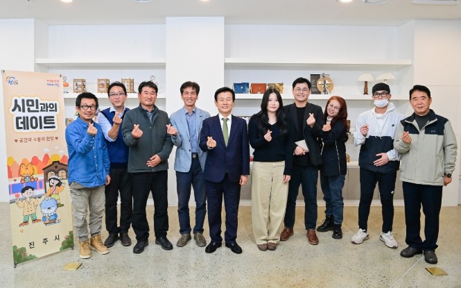 조규일 진주시장, 유등문화랩 작가·교...